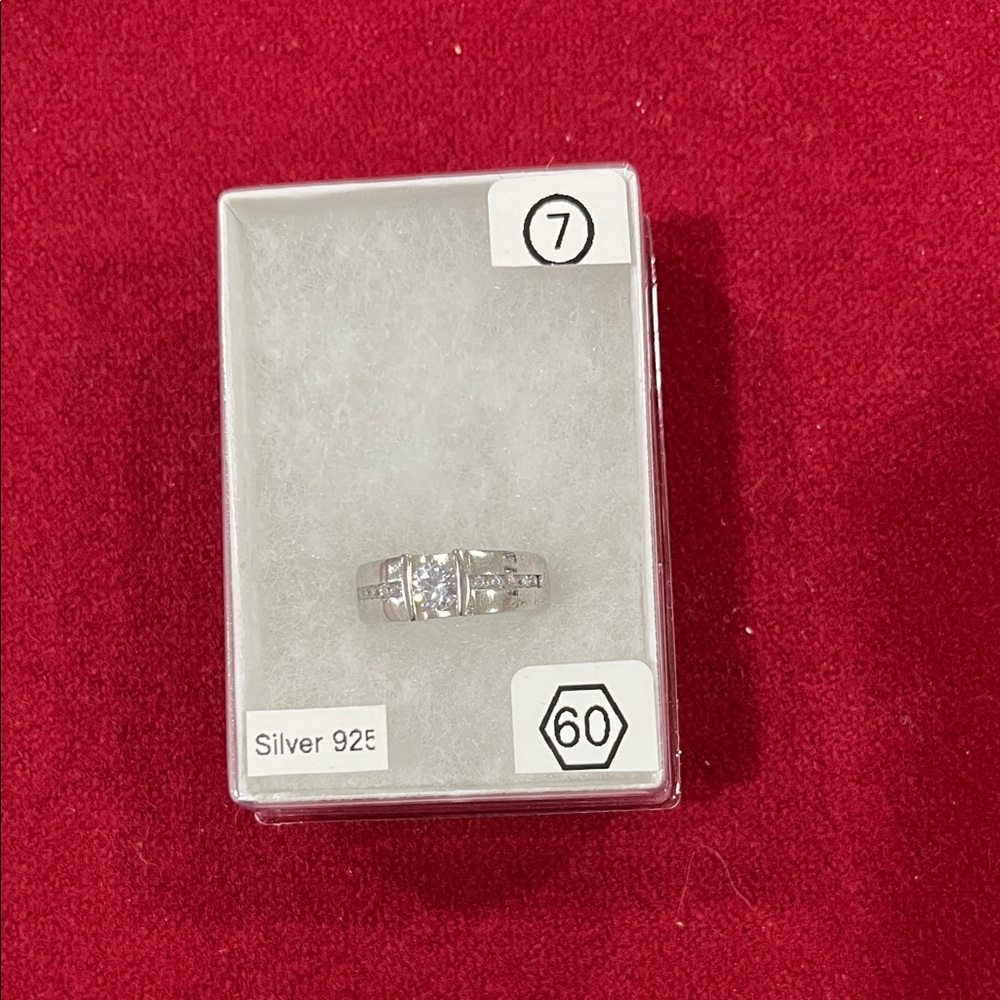 Stunning Silver Ring with Clear Stones